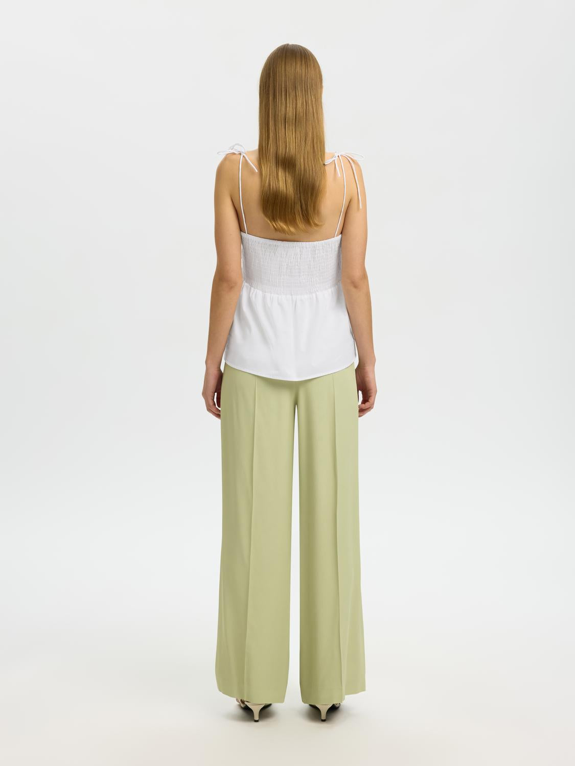 model_shot-back